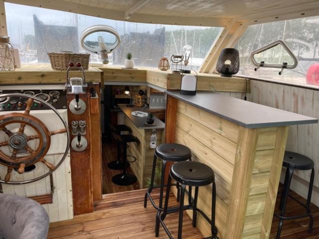 Exceptionnel Bateau Maison Reine Mathilde Ouistreham Exteriör bild
