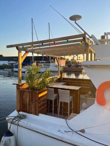 Exceptionnel Bateau Maison Reine Mathilde Ouistreham Exteriör bild