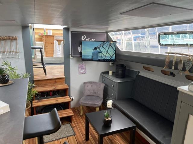 Exceptionnel Bateau Maison Reine Mathilde Ouistreham Exteriör bild