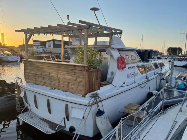 Exceptionnel Bateau Maison Reine Mathilde Ouistreham Exteriör bild